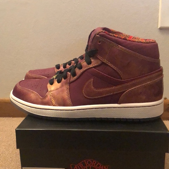 DS Brand new size 8.5 Air Jordan 1 Mid BHM MEN - Picture 4 of 5